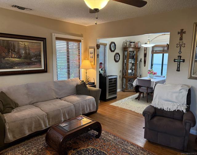 3761 Poe Street, San Diego CA: https://media.crmls.org/mediaz/2597da40-3764-454c-90c7-783ed5a987d8.jpg
