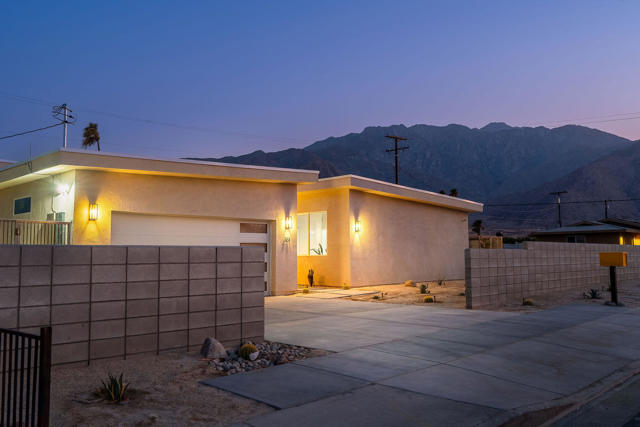 361 W Sunview Avenue, Palm Springs CA: https://media.crmls.org/mediaz/259857ae-7ee9-4073-af12-db36e4e2e290.jpg