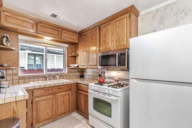 1010 Monterey Street, Hollister CA: https://media.crmls.org/mediaz/2598bddd-dab7-4dd3-b8a6-e2dd1addab2d.jpg