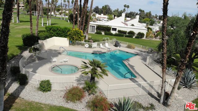 34725 Mission Hills Drive, Rancho Mirage CA: https://media.crmls.org/mediaz/2598c795-0197-4e42-b377-cd5d45672b17.jpg