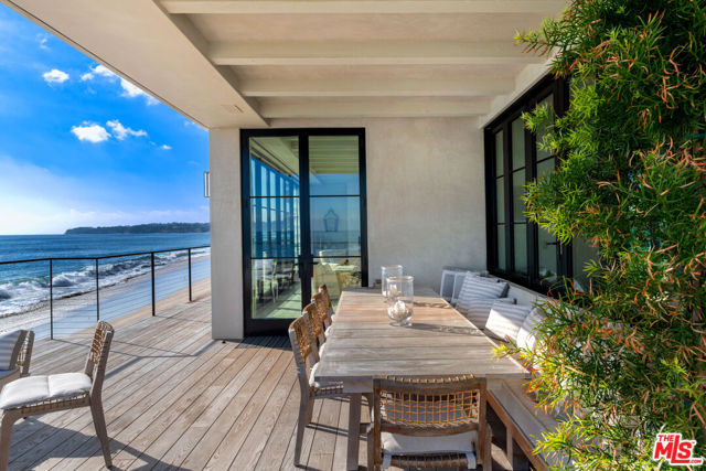 27218 Pacific Coast Highway, Malibu CA: https://media.crmls.org/mediaz/25994e38-fd7b-4d26-9bde-9fe16f6ce5cd.jpg