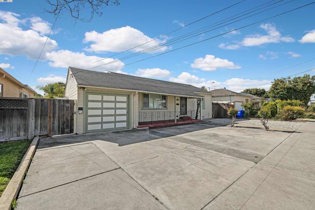 1250 147th Ave, San Leandro CA: https://media.crmls.org/mediaz/25995879-90d1-4091-a942-e8fd6d3683ca.jpg
