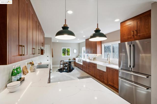 919 Mckinley Ave, Oakland CA: https://media.crmls.org/mediaz/2599fce2-5aad-4f72-ac66-33ad601bc34b.jpg