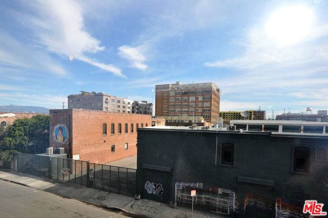 691 Mill Street, Los Angeles CA: https://media.crmls.org/mediaz/259a42ea-9782-43db-8e74-e53eb5e0a265.jpg