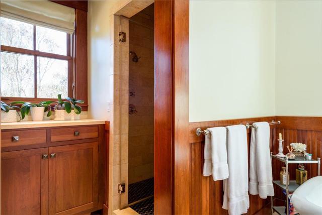45 Bear Gulch Drive, Portola Valley CA: https://media.crmls.org/mediaz/259a72c9-2ce3-4e16-88a9-72507eca610e.jpg