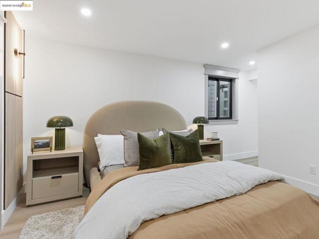 3274 Encinal Ave, Alameda CA: https://media.crmls.org/mediaz/259a94c8-c5ec-474d-ac2d-60ce511e6ed0.jpg