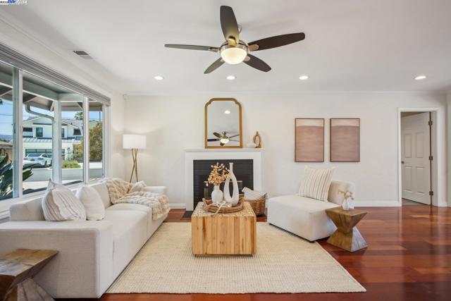 Image 5 of 55 For 14917 Berry Way