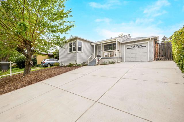 19157 San Miguel Ave, Castro Valley CA: https://media.crmls.org/mediaz/259b04e2-eade-48aa-8d73-f600e7f4740e.jpg