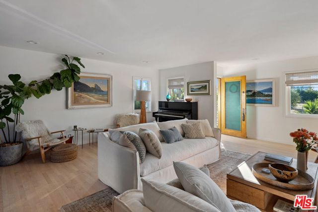 626 Pacific Street, Santa Monica CA: https://media.crmls.org/mediaz/259b1e72-8442-4ff9-9ad2-b6e1b1224e3f.jpg
