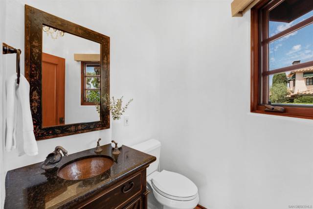 4435 Conde Pl, San Diego CA: https://media.crmls.org/mediaz/259b94c4-3295-48bc-8c5c-1769091a896a.jpg