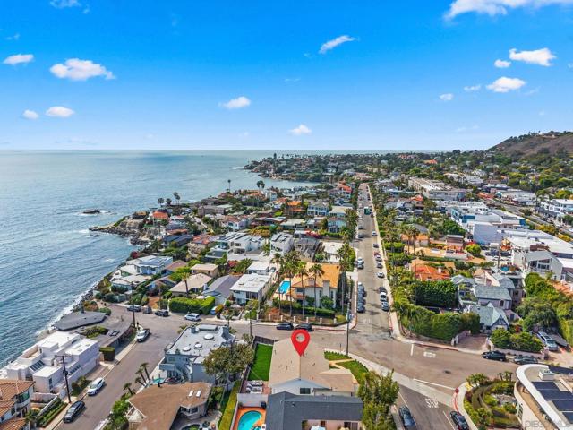 5576 Chelsea Ave, La Jolla CA: https://media.crmls.org/mediaz/259c2454-b8f8-4322-a546-a6a9b477a9b4.jpg