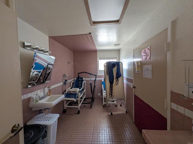 Detail Gallery Image 9 of 22 For 2130 E 8th St, National City,  CA 91950 - 3 Beds | 2/1 Baths