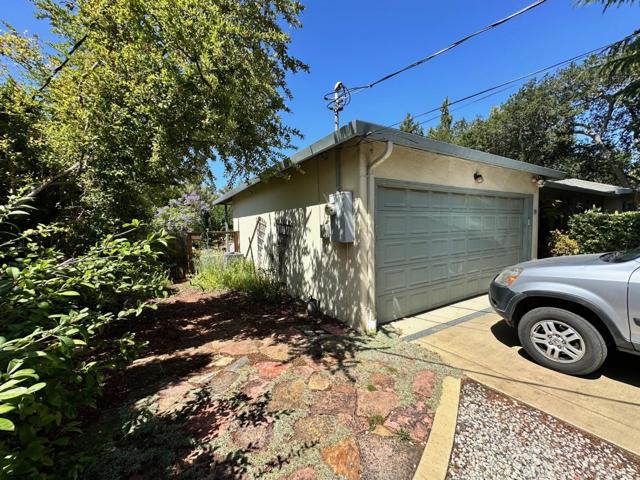 399 Hawthorne Avenue, Los Altos CA: https://media.crmls.org/mediaz/259cb340-46f1-4b59-8781-f0983521707c.jpg