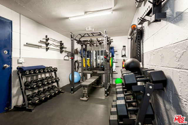 2408 34th Street, Santa Monica CA: https://media.crmls.org/mediaz/259d0cf1-a0ed-4999-b944-134caf26d054.jpg