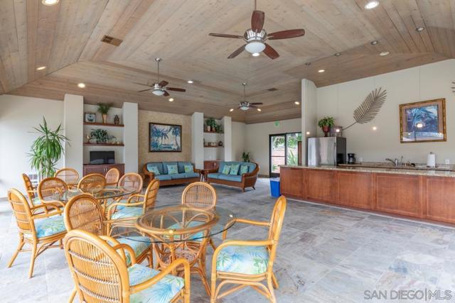 8263 Camino Del Oro, La Jolla CA: https://media.crmls.org/mediaz/259d5f12-3f08-473f-b296-0d9a9f73658d.jpg