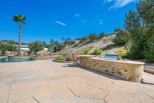 2462 Lost Canyons Drive, Simi Valley CA: https://media.crmls.org/mediaz/259d7baf-785f-414f-a66c-922f326e5fcf.jpg