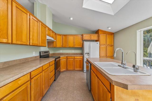 21444 Parrott Ranch Road, Carmel Valley CA: https://media.crmls.org/mediaz/259d8ad9-dcb7-488f-a91d-f429a5f91560.jpg