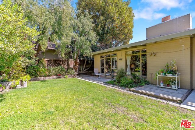 7545 Kimdale Lane, Los Angeles CA: https://media.crmls.org/mediaz/259da913-a50d-4f36-b30e-018661b65f02.jpg