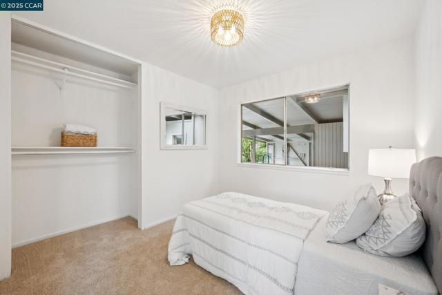12 La Cresta Rd, Orinda CA: https://media.crmls.org/mediaz/259de5d2-1369-4bc0-b958-c7df9e054904.jpg