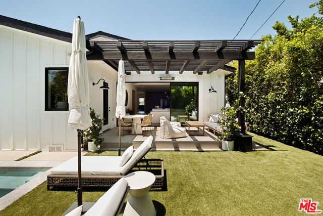 5328 Allott Avenue, Sherman Oaks CA: https://media.crmls.org/mediaz/259e06c9-002e-448c-98b0-6b842c03cb42.jpg