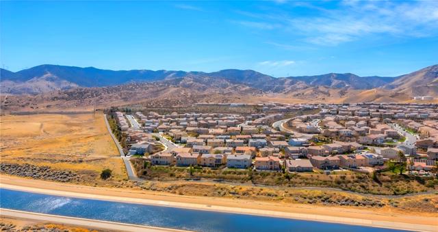 2300 Thorncroft Circle, Palmdale CA: https://media.crmls.org/mediaz/259e08ef-bcb9-4ef8-bd99-bb2e73bbf1a9.jpg