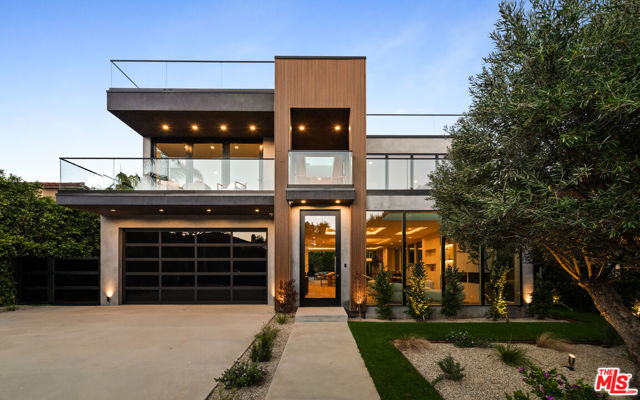 615 23rd Street, Santa Monica CA: https://media.crmls.org/mediaz/259e868c-bb62-4eac-8c5e-59d537f19daf.jpg