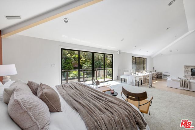 515 Warner Avenue, Los Angeles CA: https://media.crmls.org/mediaz/259eb9e3-6eb3-4b34-a84d-c7de78f6cd20.jpg