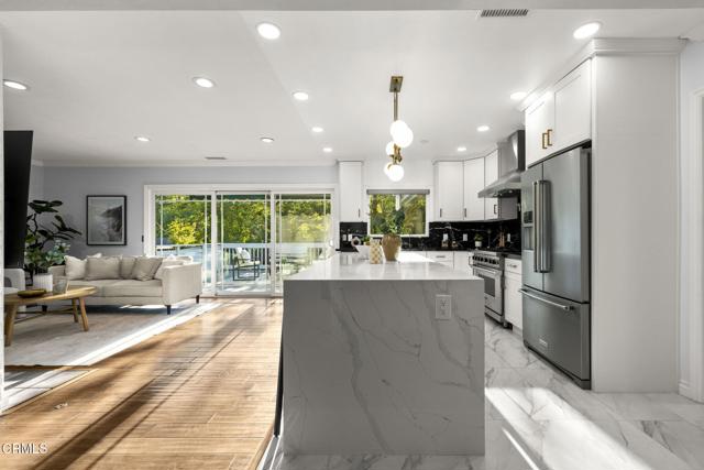9545 Creemore Place, Tujunga CA: https://media.crmls.org/mediaz/259fbb7a-22fc-4b1a-8de7-7d4428557a24.jpg