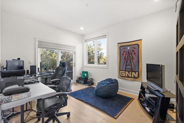 199 Kings Court, San Carlos CA: https://media.crmls.org/mediaz/259ff839-6bdb-446c-9af6-6b0289ad4275.jpg