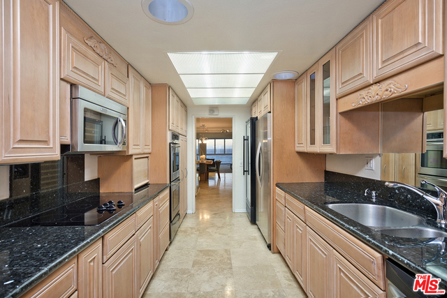 575 ESPLANADE, Redondo Beach, California 90277, 2 Bedrooms Bedrooms, ,2 BathroomsBathrooms,Residential,Sold,ESPLANADE,17203212