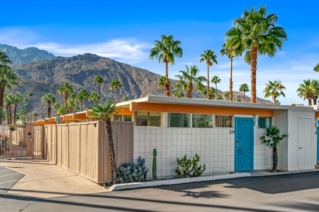 1111 E Palm Canyon Drive, Palm Springs CA: https://media.crmls.org/mediaz/25a016b9-7093-4ba3-a043-95f2c8f83137.jpg