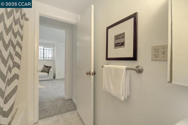 1039 Elsinore, Oakland CA: https://media.crmls.org/mediaz/25a078f5-325d-44a5-8173-7ecd1cca4c2c.jpg