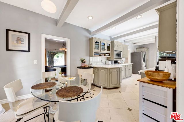 634 N Highland Avenue, Los Angeles CA: https://media.crmls.org/mediaz/25a09328-8edd-477c-8b4a-1f2360967803.jpg