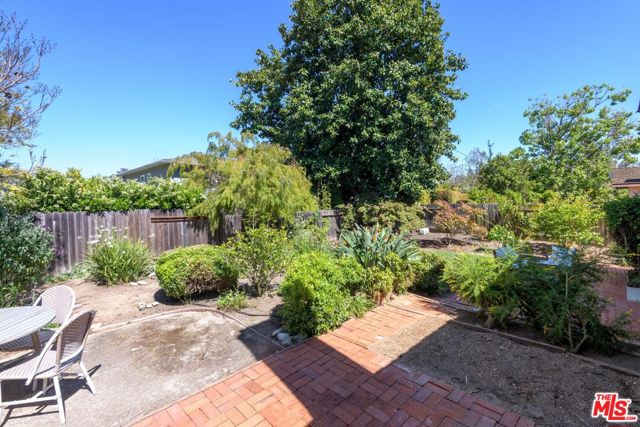 6591 Camino Venturoso, Goleta CA: https://media.crmls.org/mediaz/25a0ad1a-0424-4453-becc-4a5560773db6.jpg