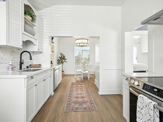 772 Mcleod St, Livermore CA: https://media.crmls.org/mediaz/25a0d7e9-6dc0-4d55-b049-2c5bd6f361a2.jpg