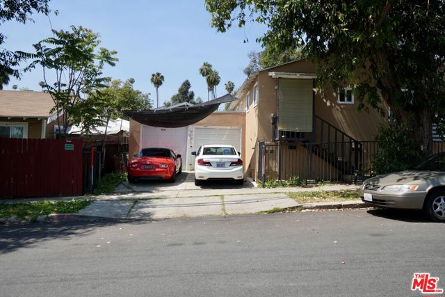 5216 Navarro Street, Los Angeles CA: https://media.crmls.org/mediaz/25a0e4ee-fdf9-4e4d-8ca3-086e91eca53a.jpg