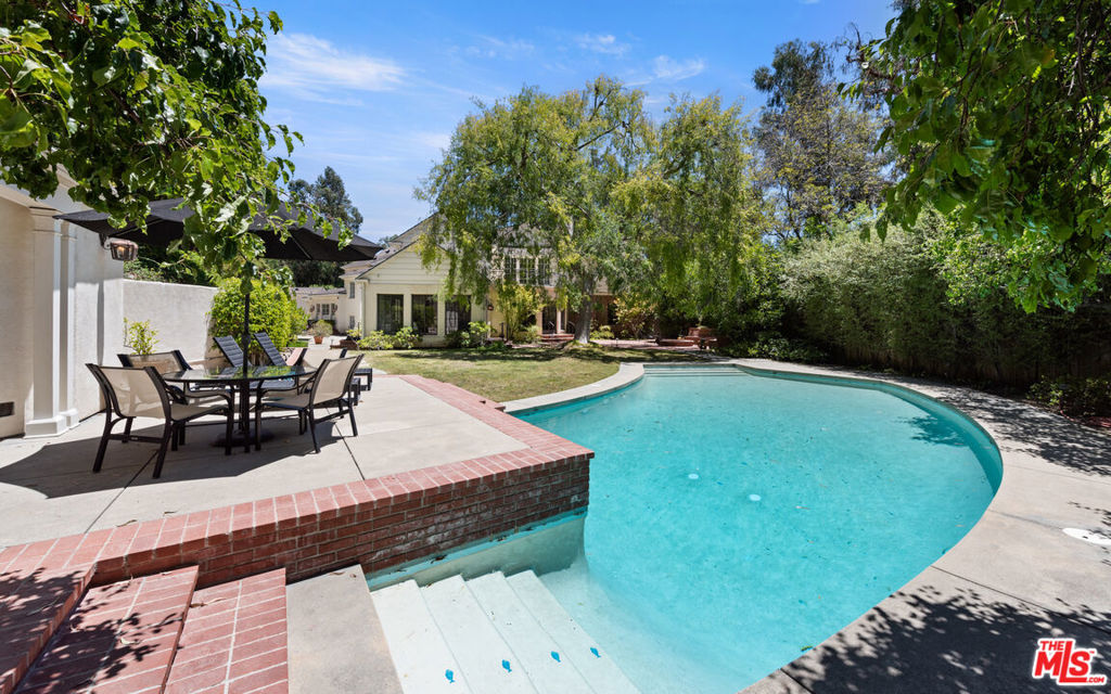 1115 N Beverly Drive