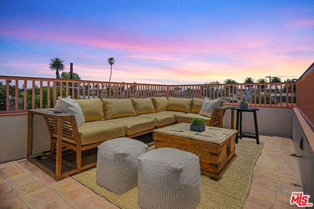1210 Cabrillo Avenue, Venice CA: https://media.crmls.org/mediaz/25a138ff-a54c-415c-9c71-92eac40bd034.jpg