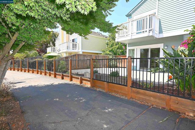 27 Shepardson, Alameda CA: https://media.crmls.org/mediaz/25a16cc5-4712-415f-a1a8-d9b7068aa229.jpg