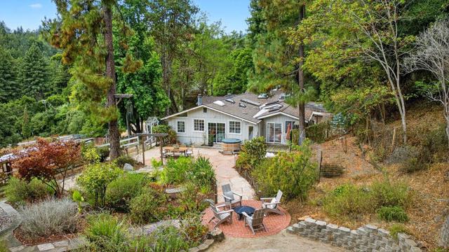 530 Flume Road, Aptos CA: https://media.crmls.org/mediaz/25a17a61-4687-47c4-a65c-2a6fda654aa1.jpg