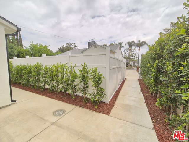 6641 Chimineas Avenue, Reseda CA: https://media.crmls.org/mediaz/25a19aae-ef04-43e7-b51f-10b728abde1a.jpg