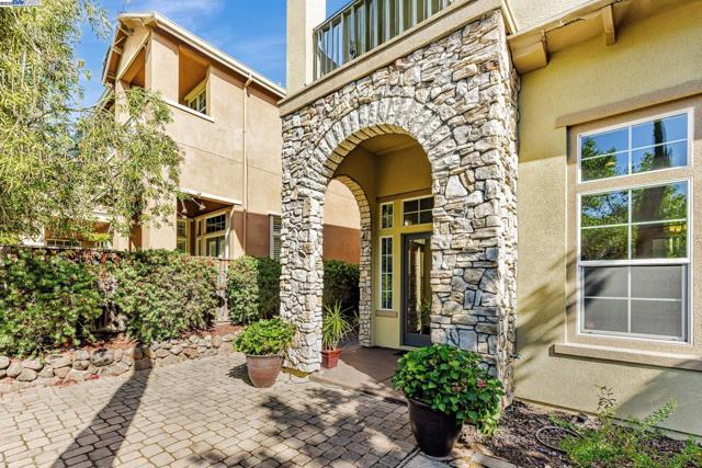 3579 Rimini Ln, Dublin CA: https://media.crmls.org/mediaz/25a1fd1b-6a9b-435a-8624-dd3b52b03bb6.jpg