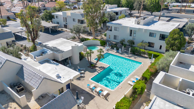 45451 Lupine Lane, Palm Desert CA: https://media.crmls.org/mediaz/25a20c40-f0a4-45c1-9fa1-de1777c88649.jpg