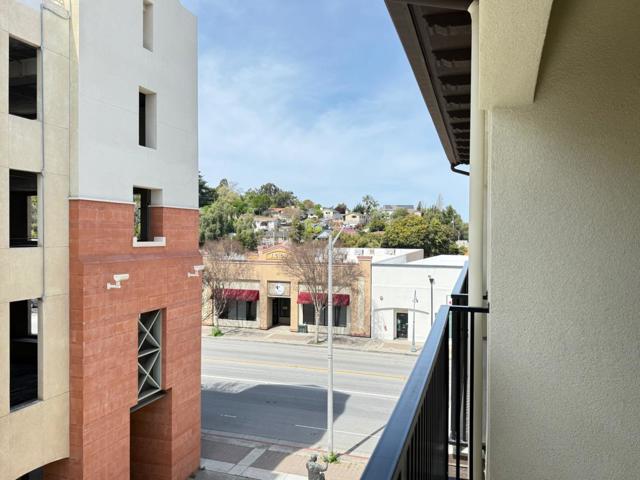 400 San Benito Street, Hollister CA: https://media.crmls.org/mediaz/25a21771-658d-44b7-8ed6-28ae4eb10d7f.jpg