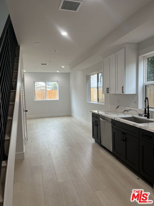 212 E 29th Street, Los Angeles CA: https://media.crmls.org/mediaz/25a2fb06-099d-4952-bdd5-dc85ad05ed35.jpg
