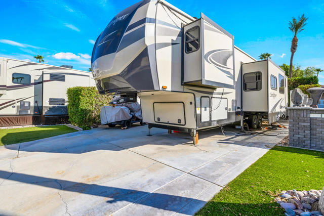 69411 R Ramon Rd #98, Cathedral City CA: https://media.crmls.org/mediaz/25a32af4-b9d0-4b87-878d-5a10126ae923.jpg