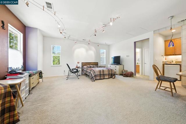630 Oscar St, Vallejo CA: https://media.crmls.org/mediaz/25a38671-8e9f-4bfa-8146-017a32f6aa33.jpg