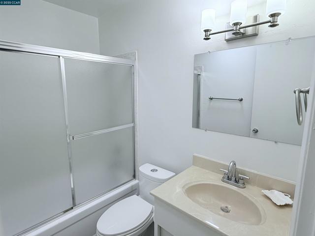 480 N Civic Dr, Walnut Creek CA: https://media.crmls.org/mediaz/25a3f456-b294-4cf8-b26f-cece2eac1a8c.jpg