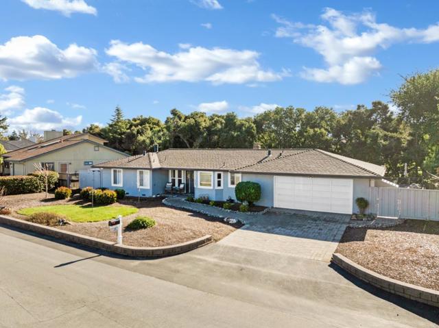 120 Marks Drive, Hollister CA: https://media.crmls.org/mediaz/25a3fbbf-78fb-4bc1-8a75-994acfc9fcc4.jpg