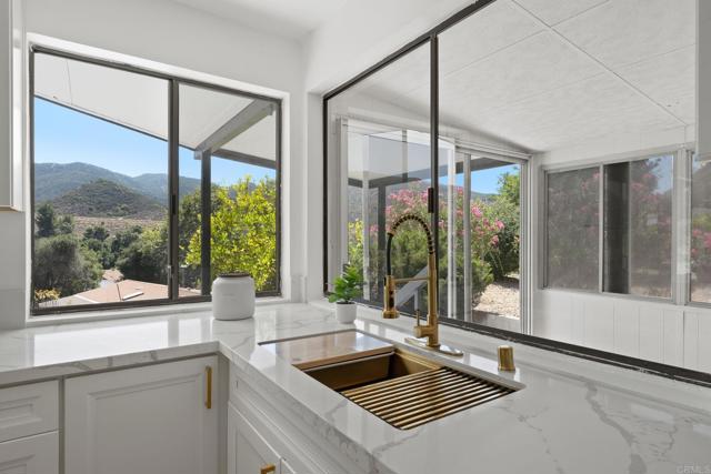 Detail Gallery Image 8 of 37 For 8975 Lawrence Welk Dr, Escondido,  CA 92026 - 2 Beds | 2 Baths